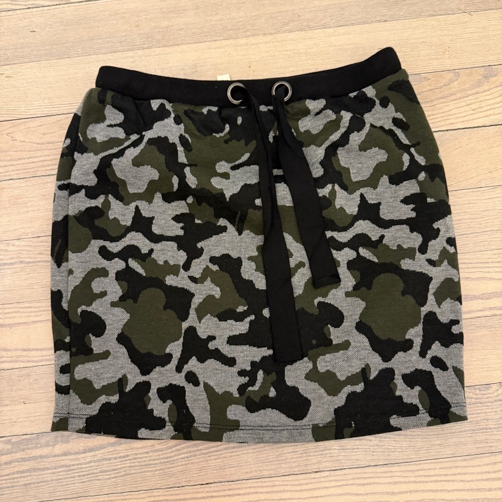 DANCE & MARVEL Women’s Camo Knit Drawstring Mini Skirt Size S